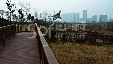 云南大理湖泊公园塑木地板