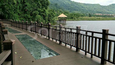 广西石牛风景区塑木栈道