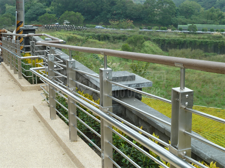 进口塑木河道扶手